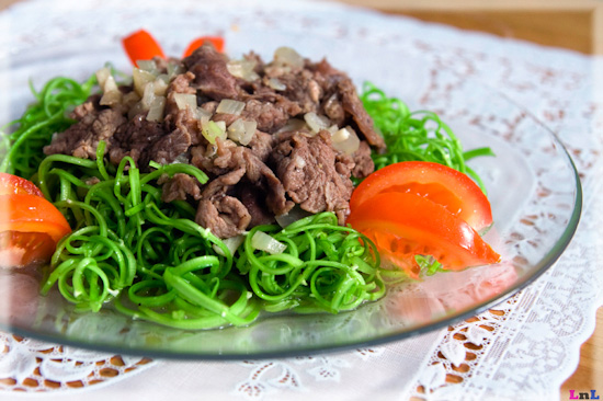 nom rau muong thit bo