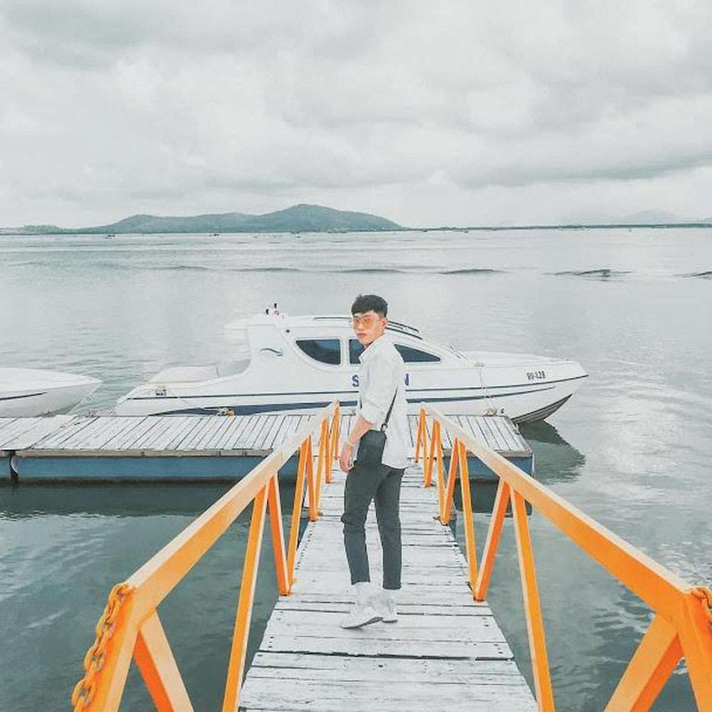 10 Địa Điểm Du Lịch Biển Gần Đây (TP.HCM) Lý Tưởng Cho Chuyến Đi Cuối Tuần 5 Con đường ra đảo Long Sơn, nơi nuôi trồng hải sản nổi tiếng gần Sài Gòn