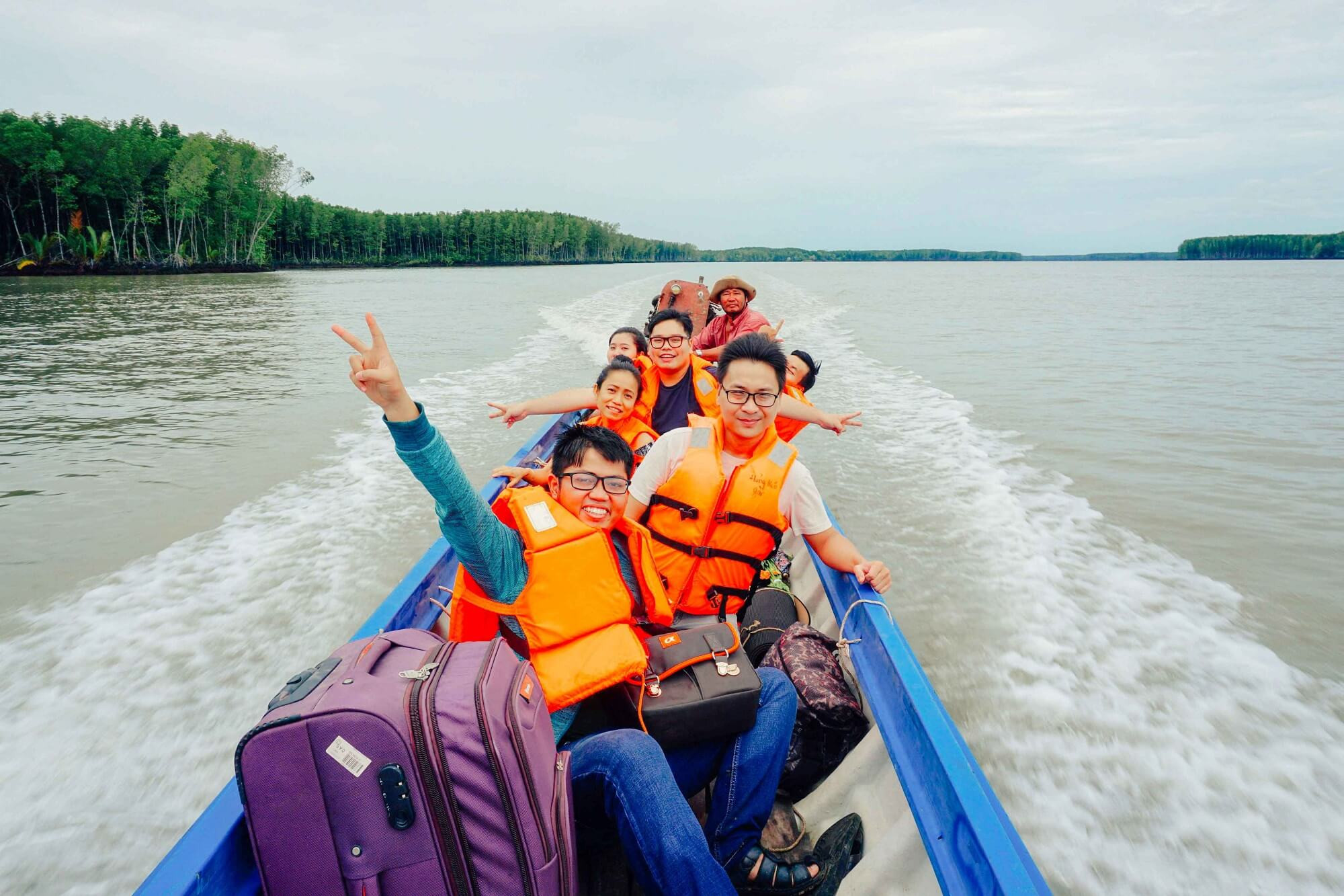 10 Địa Điểm Du Lịch Biển Gần Đây (TP.HCM) Lý Tưởng Cho Chuyến Đi Cuối Tuần 2 Con đường dẫn ra cảng phà, nơi du khách đi phà ra đảo Thiềng Liềng