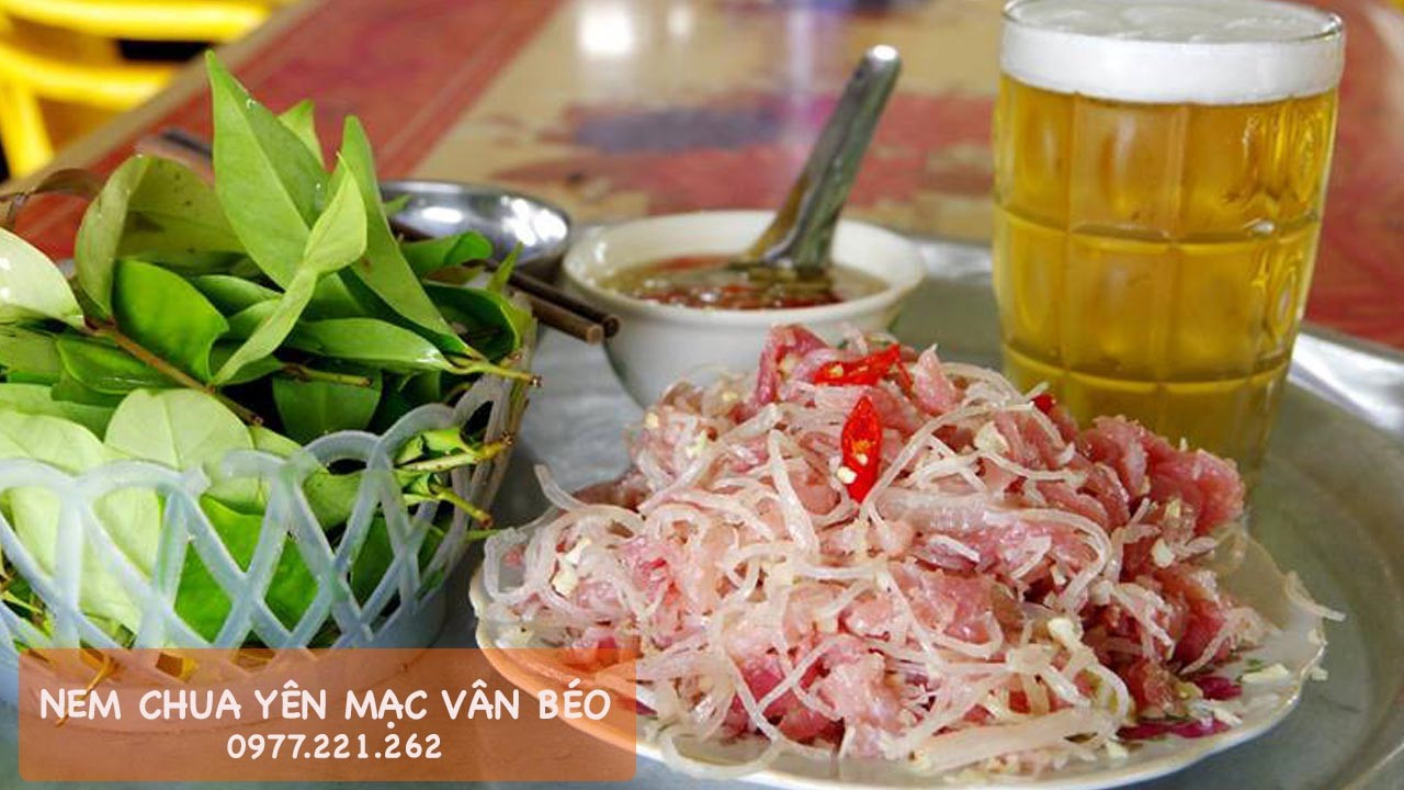 Top 12 Đặc Sản Ninh Bình Nổi Tiếng Nhất Du Khách Nên Mua Về Làm Quà 2 Nem chua Yên Mạc Ninh Bình truyền thống được gói bằng lá ổi và lá chuối