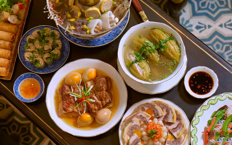 Tết Miền Nam Có Gì Đặc Sắc? Khám Phá Trọn Vẹn Phong Tục, Ẩm Thực và Trò Chơi 11 Canh khổ qua nhồi thịt là món ăn không thể thiếu trong mâm cỗ Tết