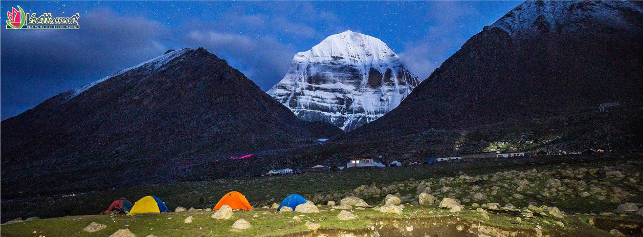 Tây Tạng với Ngọn núi Kailash tuyết phủ linh thiêng