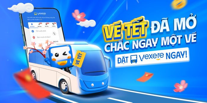 Người dân chờ đợi mua vé xe khách dịp Tết Nguyên Đán