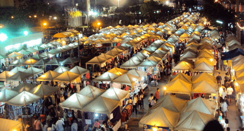 Chợ đêm Pattaya sầm uất, nơi mua sắm và giải trí về đêm