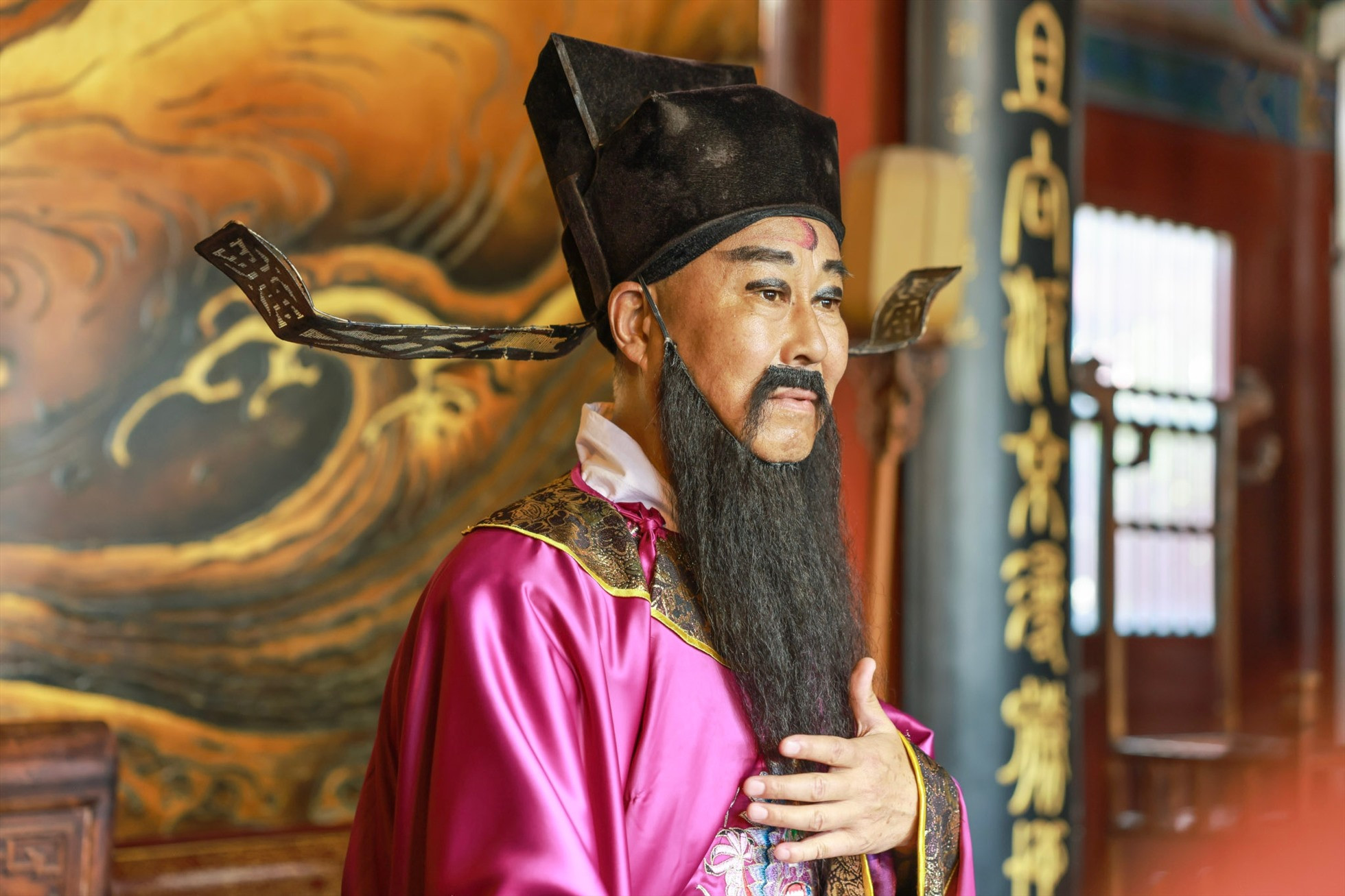 Phủ Khai Phong: Hành Trình Khám Phá Nơi Xử Án Thần Kỳ Của Bao Thanh Thiên 5 Tượng Bao Thanh Thiên trong nha môn Phủ Khai Phong