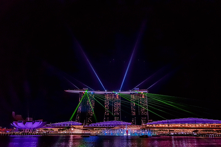 Giải Mã: Quốc gia nào có bức tượng “Merlion” nửa sư tử nửa cá nổi tiếng? 4 Bữa tiệc ánh sáng Spectra Show