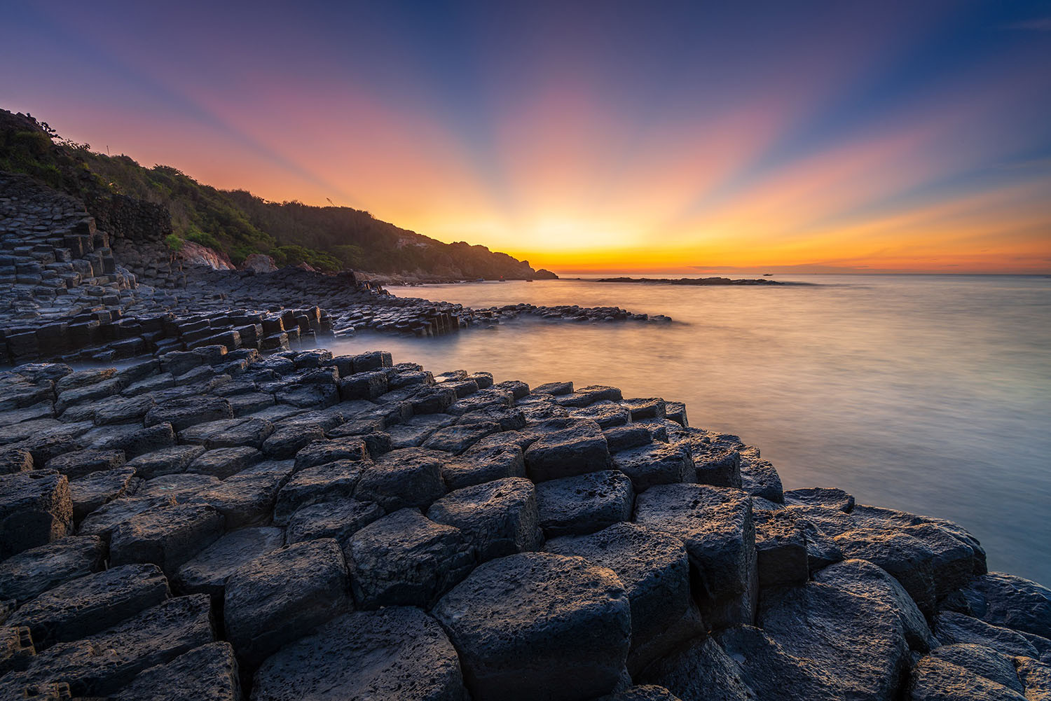 Bình minh trên Gành Đá Đĩa