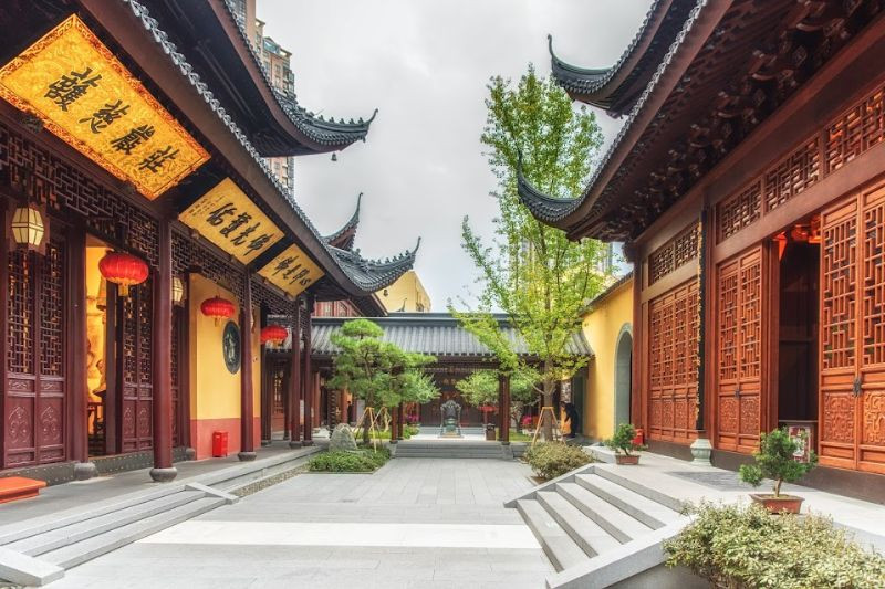 Chùa Phật Ngọc Thượng Hải: Cổ Tự Trăm Năm Lưu Giữ Bảo Vật Thời Thanh 4 Kiến trúc đồ sộ của một trong ba sảnh chính trong Chùa Phật Ngọc