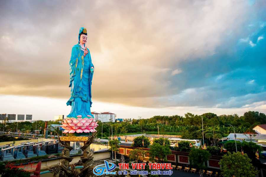 Chùa Xá Lợi Vĩnh Long là một địa điểm tham quan tuyệt vời trong chuyến Du lịch Làng hoa Sa Đéc