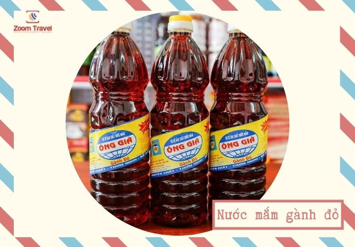 Nước mắm Gành Đỏ được đóng chai tại cơ sở sản xuất truyền thống