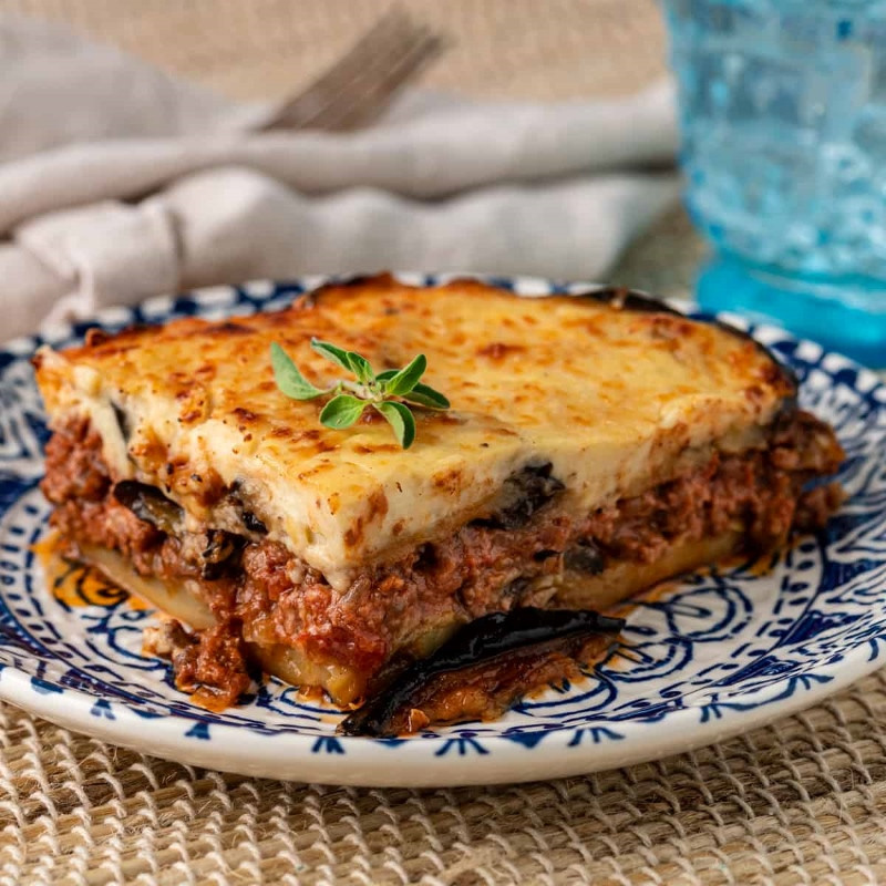 Đĩa Gyros truyền thống Hy Lạp, món ăn đường phố không thể bỏ qua khi đến Santorini