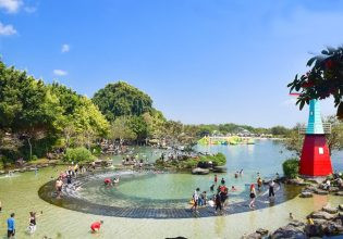 Vui chơi dưới nước tại công viên Suối Mơ