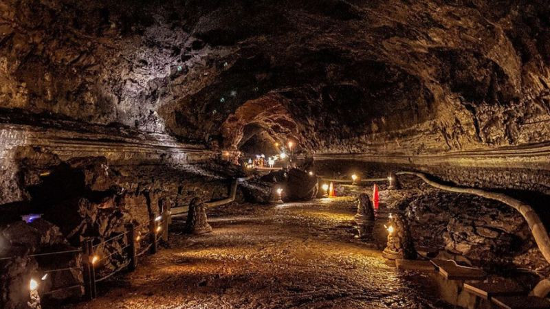 Động Manjang (Manjanggul Lava Tube) tại Jeju