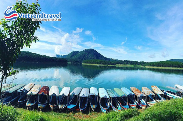 **Tour Nha Trang Đà Lạt 5 Ngày 4 Đêm: Khám Phá Hành Trình Biển Và Hoa Đáng Tin Cậy** 4 Hồ Tuyền Lâm yên bình dưới chân Thiền viện Trúc Lâm Đà Lạt