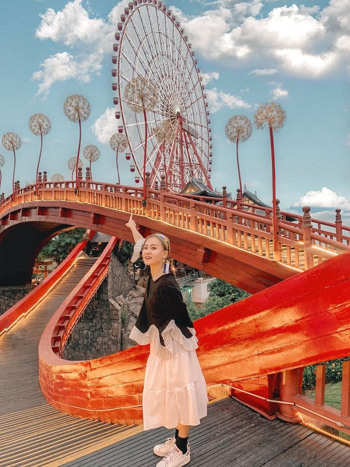 Cẩm Nang Du Lịch Hạ Long 3 Ngày 2 Đêm Trọn Gói: Lịch Trình Khám Phá Di Sản 4 Cáp treo Nữ Hoàng và Vòng quay Sunwheel khổng lồ tại Hạ Long