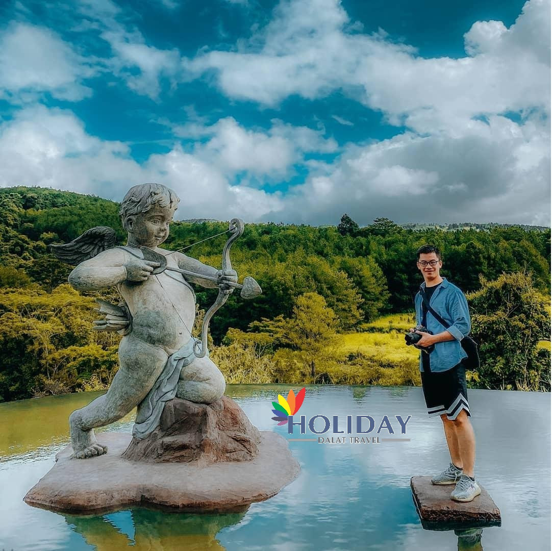 Tiểu cảnh Hồ Thiên Thần Cupid lãng mạn tại khu du lịch đường hầm đất sét