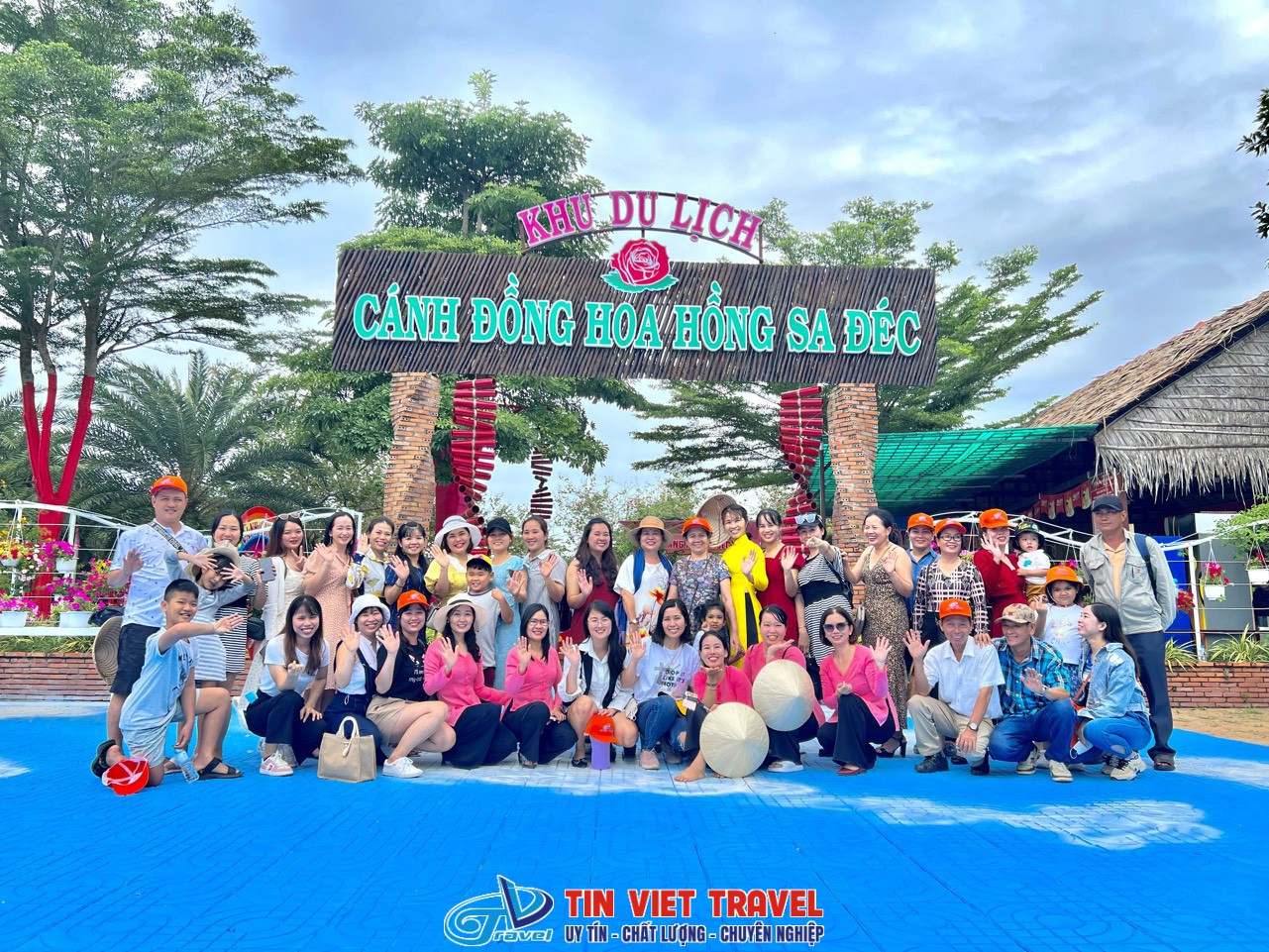Cánh đồng hoa Sa Đéc ngập tràn sắc xuân, là điểm nhấn của chuyến đi