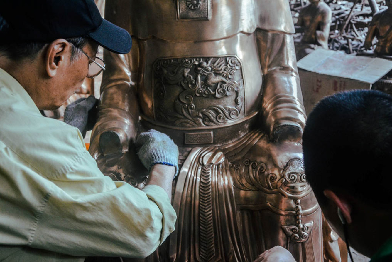 tượng đồng và sản phẩm thủ công tinh xảo của Ngũ Xã