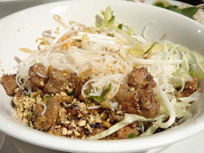 Ly nước chanh dây hoặc nước trái cây mát lạnh