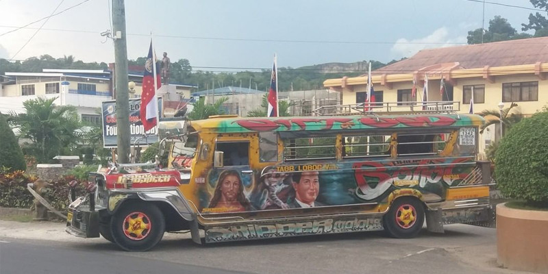 Jeepney là phương tiện di chuyển phổ biến tại Philippines