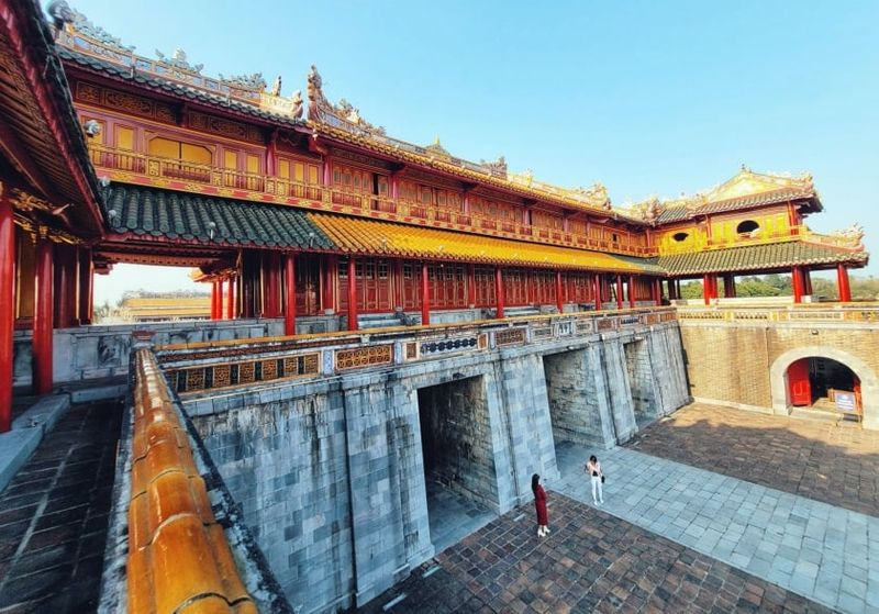 Đại Nội Huế: Cẩm Nang Chi Tiết Về Di Sản Văn Hóa Thế Giới Của Triều Nguyễn 3 Cổng Ngọ Môn uy nghi