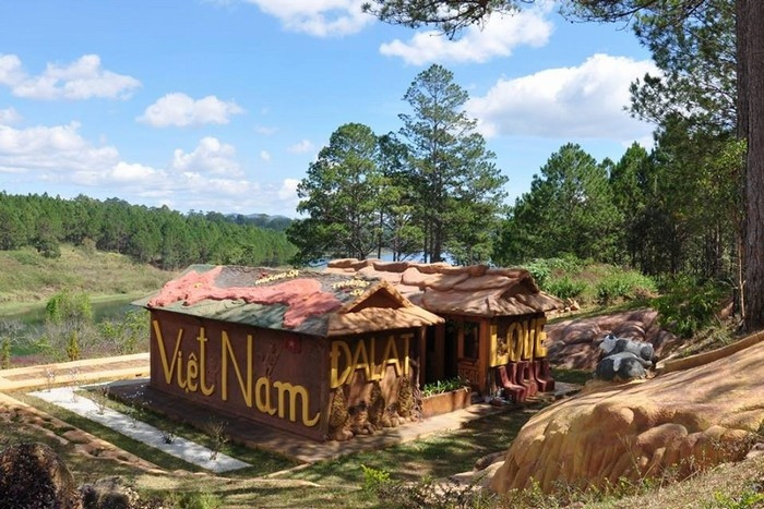 Ngôi nhà đất sét không nung lớn nhất Việt Nam tại khu du lịch đường hầm đất sét
