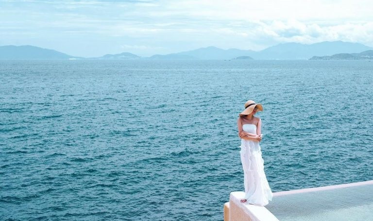 Khung cảnh thiên nhiên hoang sơ và lãng mạn tại Vịnh Ninh Vân