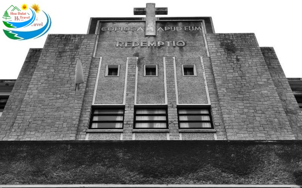 Khám Phá Phân Viện Sinh Học Đà Lạt: Nơi Lưu Giữ Kho Báu Tây Nguyên và Điểm Check-in Lịch Sử 2 Lịch sử Phân viện sinh học Đà Lạt với kiến trúc cổ kính