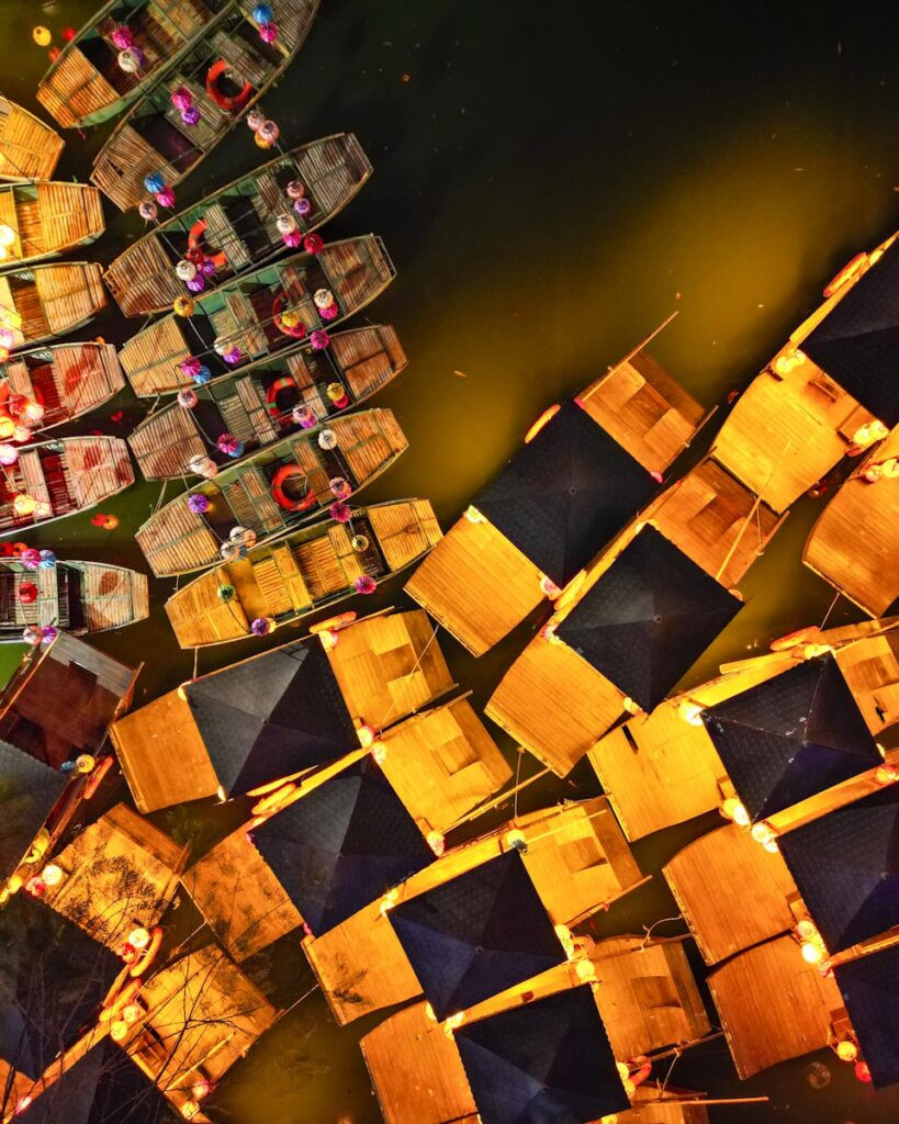 docked boats Pho Co Hoa Lu
