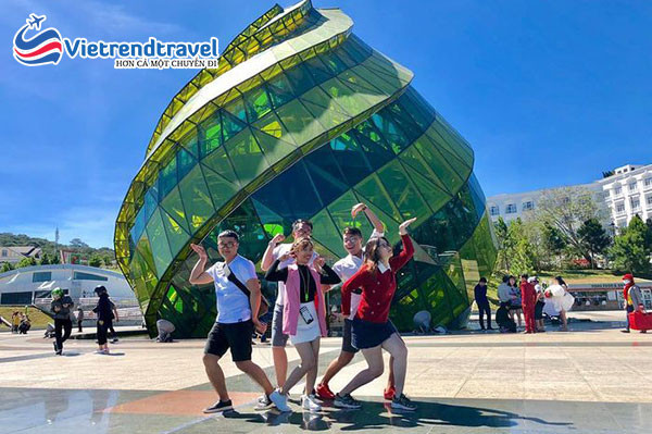 **Tour Nha Trang Đà Lạt 5 Ngày 4 Đêm: Khám Phá Hành Trình Biển Và Hoa Đáng Tin Cậy** 5 Quảng trường Lâm Viên Đà Lạt, điểm check-in ấn tượng kết thúc chuyến đi