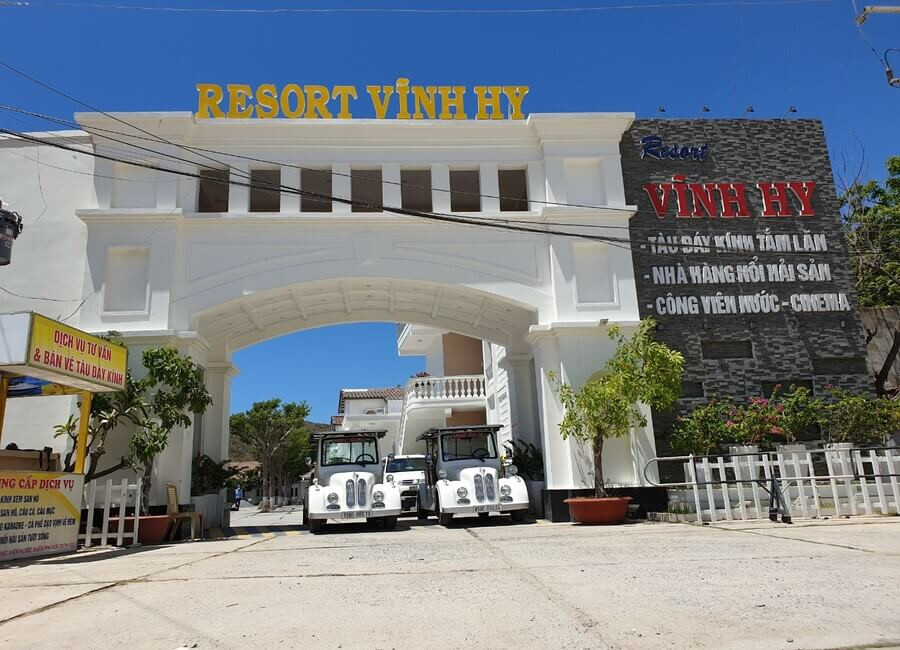 Top 3 Resort Vĩnh Hy Đẳng Cấp và Kinh Nghiệm Đặt Phòng Giá Tốt Nhất 3 Hồ bơi hướng biển tại Resort Vĩnh Hy