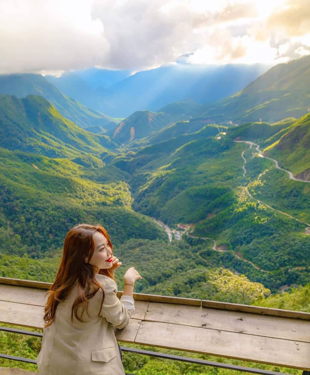 Cẩm Nang Du Lịch Tây Bắc: Khám Phá 6 Tỉnh, Địa Lý Và Nét Đẹp Văn Hóa A-Z 5 Khung cảnh núi rừng và ruộng bậc thang chìm trong sương mây