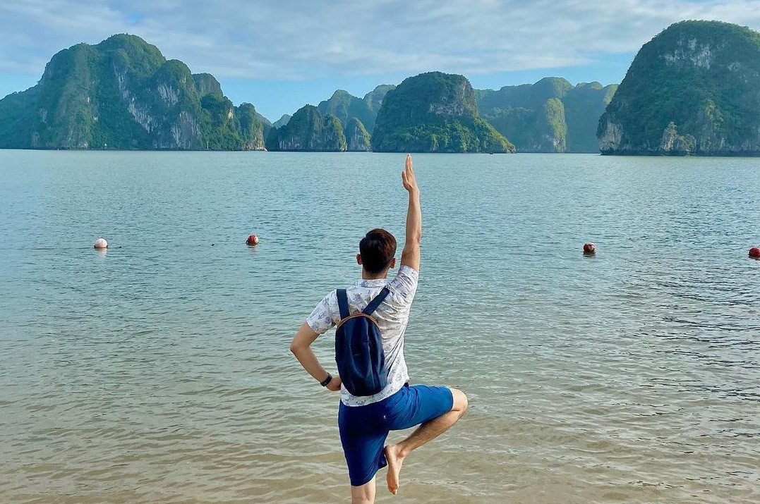 Cẩm Nang Du Lịch Hạ Long 3 Ngày 2 Đêm Trọn Gói: Lịch Trình Khám Phá Di Sản 3 Bãi tắm Bãi Cháy với bãi cát dài và sóng biển êm đềm