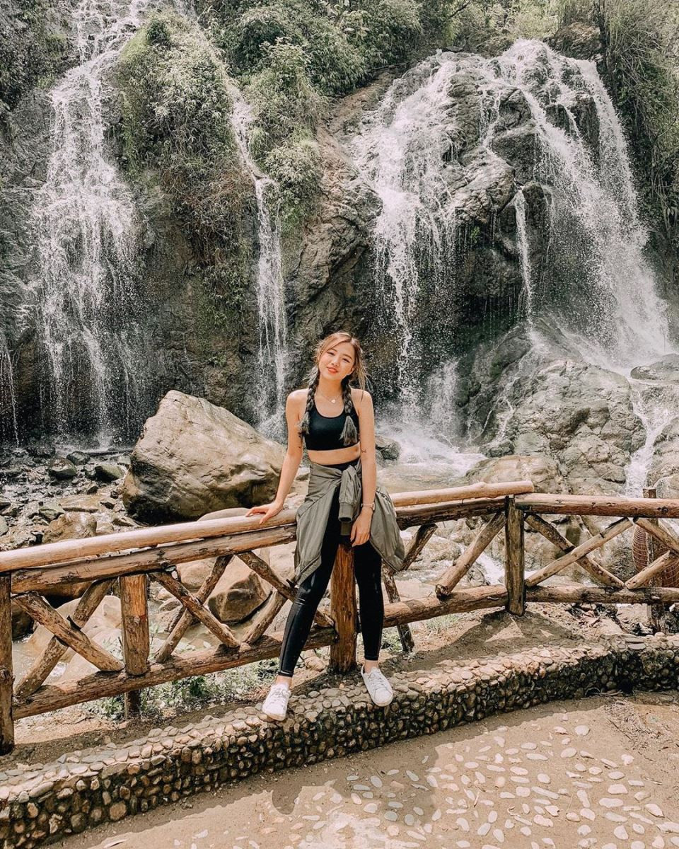 Cẩm Nang Du Lịch Tây Bắc: Khám Phá 6 Tỉnh, Địa Lý Và Nét Đẹp Văn Hóa A-Z 17 Thác nước nhỏ chảy qua các tảng đá ở bản Cát Cát