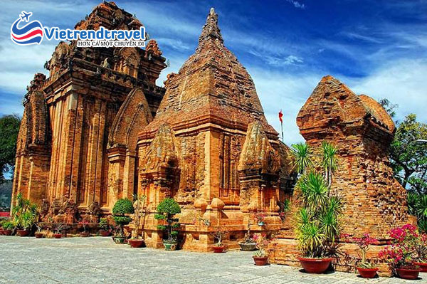 Tháp Bà Ponagar Nha Trang, điểm tham quan không thể bỏ qua trong tour nha trang đà lạt 5 ngày