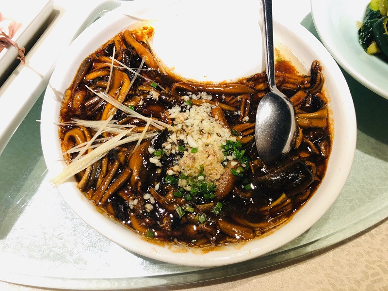 Lươn tẩm dầu sử dụng nguồn lươn tươi ngon mang đến một hương vị tuyệt vời khó cưỡng