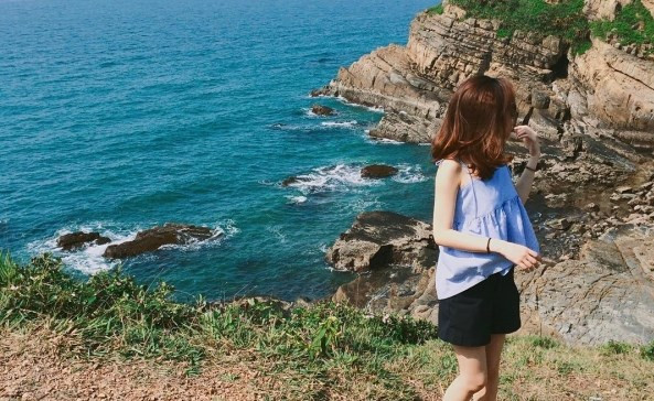 Tàu cao tốc đưa khách ra đảo Cô Tô qua Vịnh Bái Tử Long