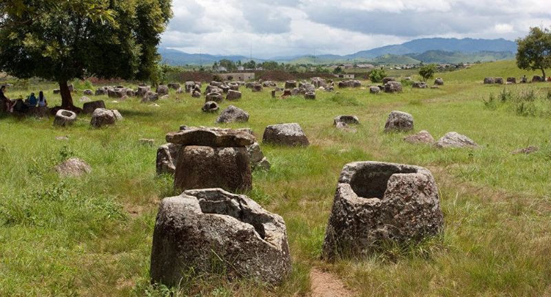 Chẳng mấy rõ nguồn gốc của những chiếc chum đá đầy bí ẩn này. Tour du lich lao.