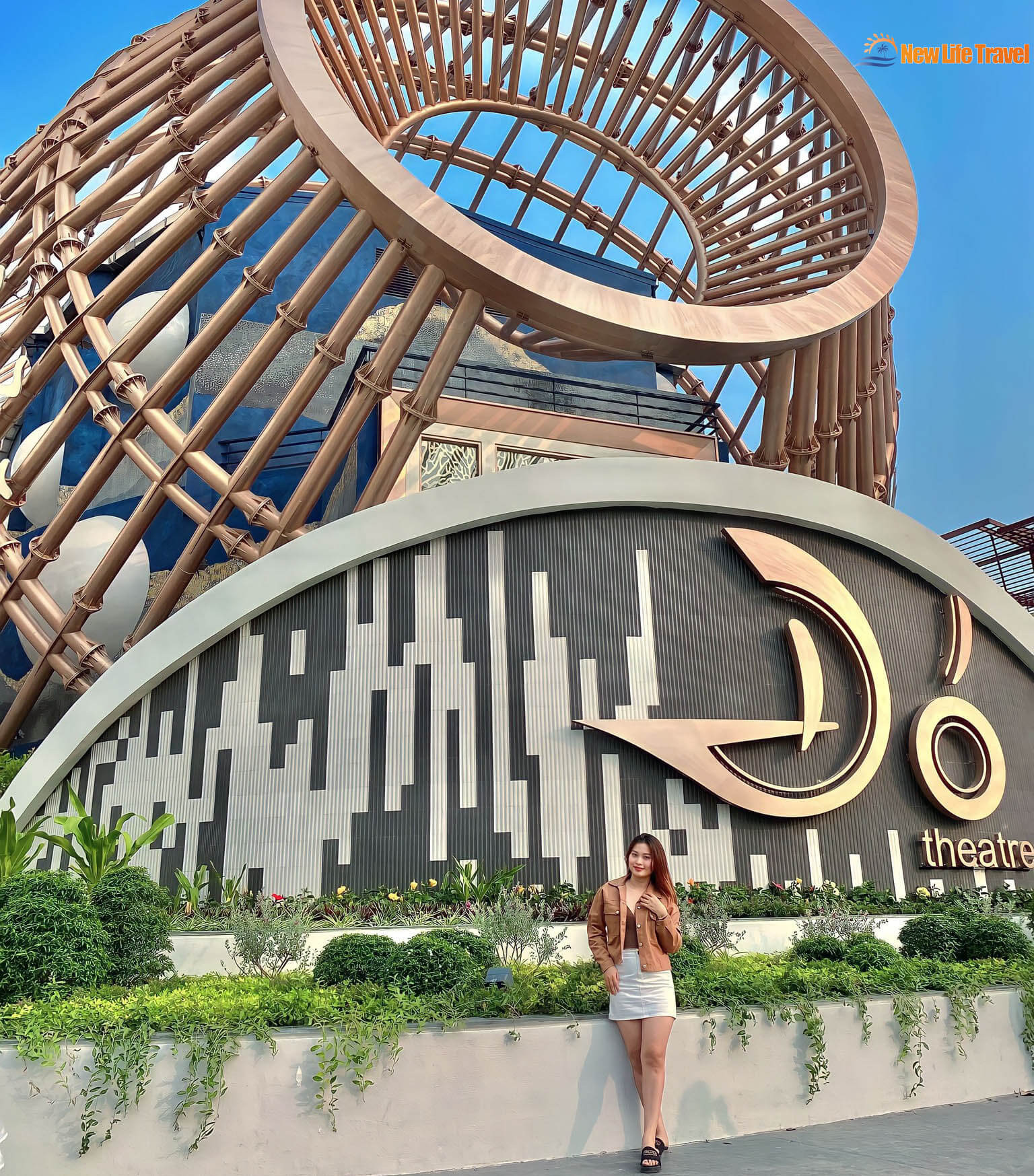 City Tour Nha Trang 1 Ngày: Khám phá Trọn Vẹn "Thành phố biển" 5 Check in Nhà Hát Đó - Trong khu thành phố Vega City