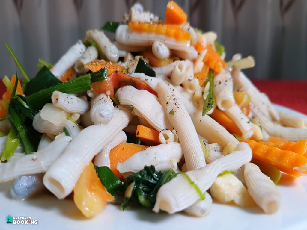 Sá Sùng khô, một đặc sản độc đáo của vùng biển Cam Ranh