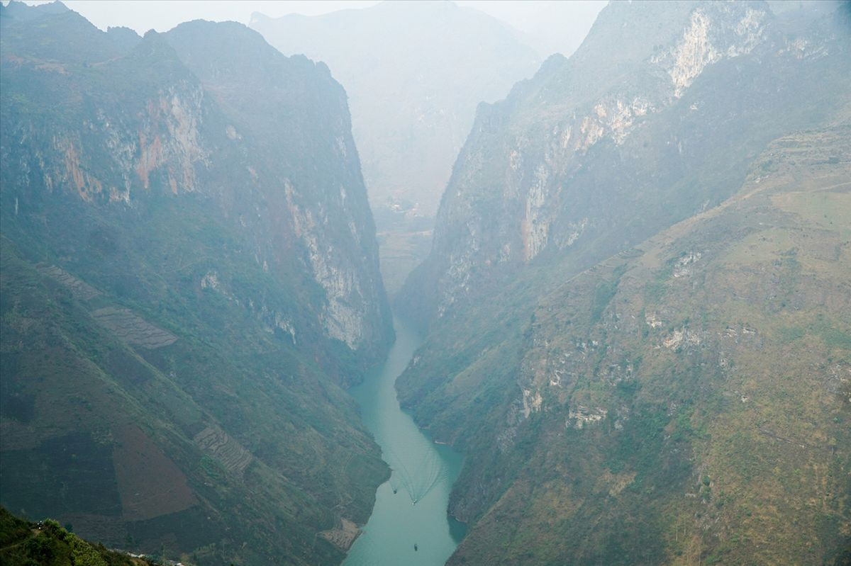 Hẻm Tu Sản Sông Nho Quế: Khám Phá Hẻm Vực Sâu Nhất Đông Nam Á 7 Khung cảnh hùng vĩ nơi Hẻm Tu Sản vào những ngày sương mù lãng đãng