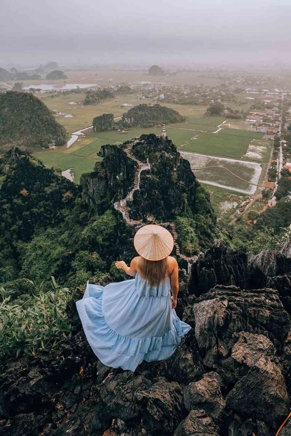 Hang Múa Ninh Bình: Kinh Nghiệm Tham Quan "Vạn Lý Trường Thành Thu Nhỏ" (Cẩm Nang Mới 2025) 7 Góc nhìn bao quát khu vực Tam Cốc Bích Động từ đỉnh núi Hang Múa