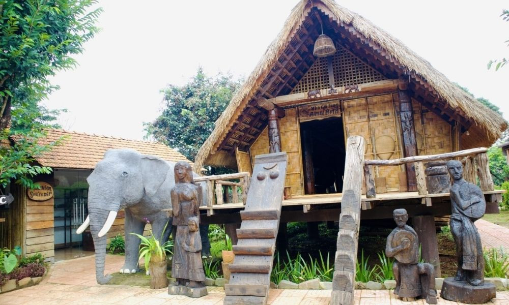 Nhà dài Ê Đê đặc trưng tại Buôn Ako Dhong, Buôn Ma Thuột