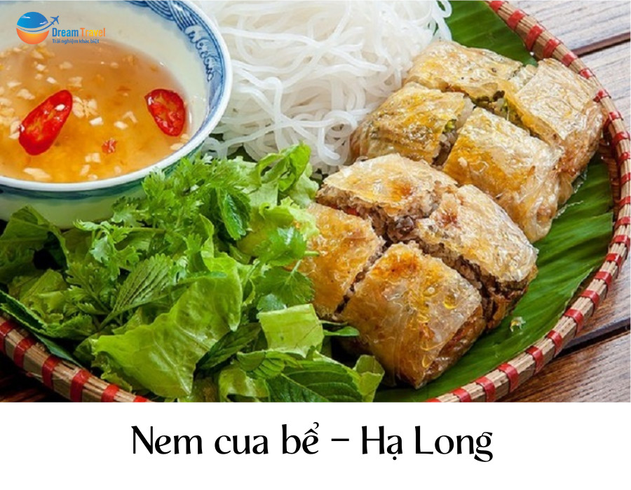 Nem cua bể Hải Phòng hình vuông, rán vàng ươm, bày trên đĩa cùng rau sống