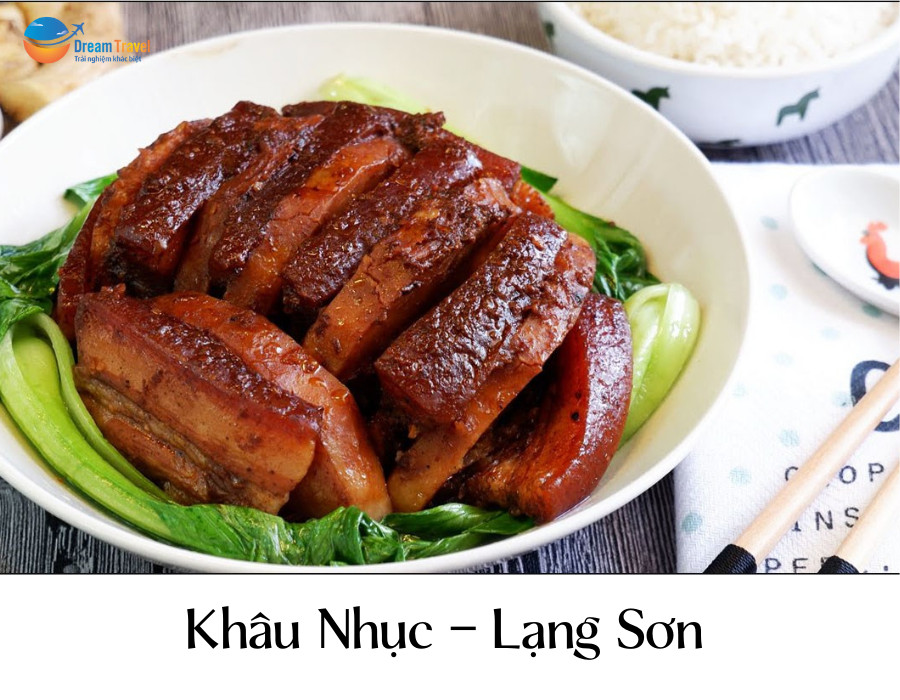 Món khâu nhục Lạng Sơn được trình bày đẹp mắt trong bát, thịt ba chỉ xếp lớp