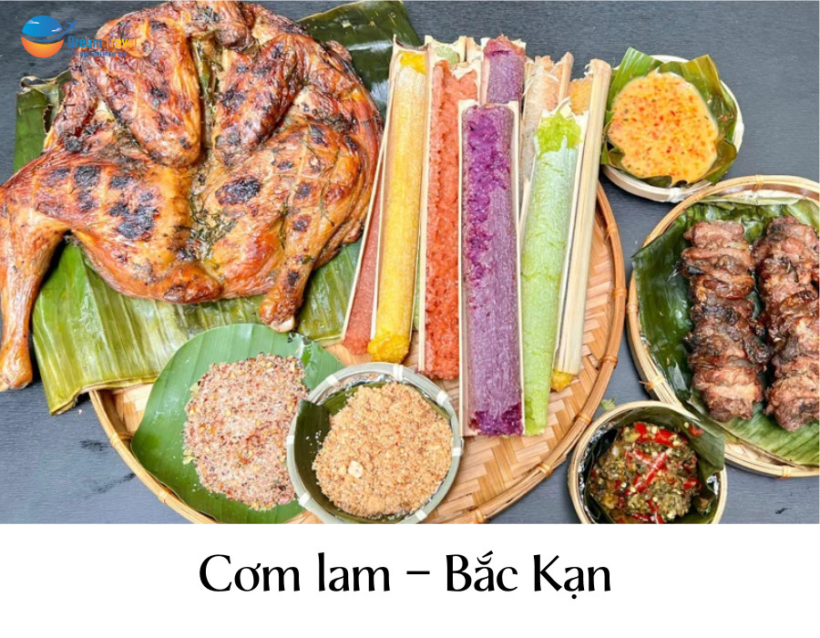 Những ống cơm lam được nướng trên than hồng, vỏ tre cháy xém