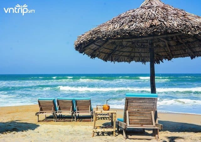 Chòi lá nghỉ ngơi ven bờ biển An Bàng