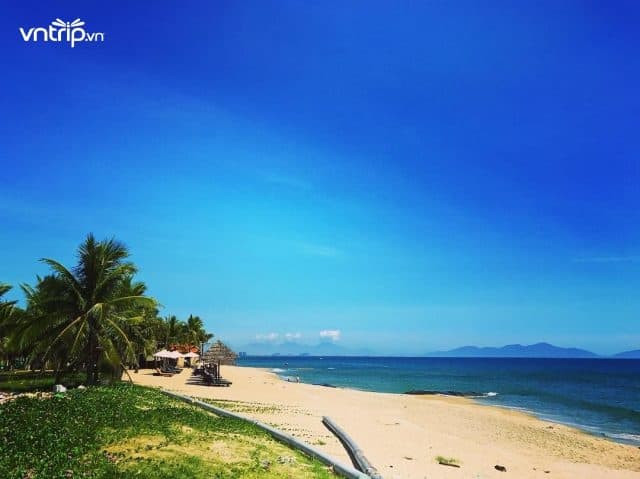 Biển Cửa Đại với triền cát trắng mịn trải dài