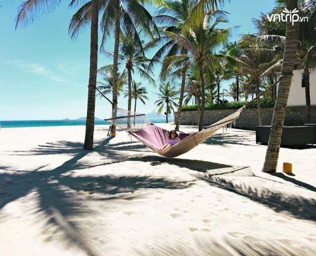 Tận hưởng không gian biển Hà My vắng vẻ, yên tĩnh