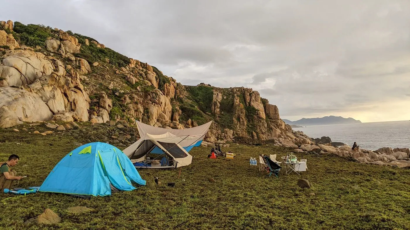 Chuẩn bị đầy đủ dụng cụ thiết yếu khi cắm trại